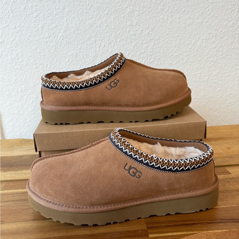 UGG Tasman Slipper, size 9
